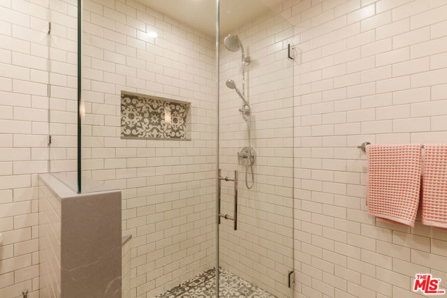 2865 Marquette Drive, Topanga CA: https://media.crmls.org/mediaz/e01588da-aa9d-453e-8446-399a643e6d75.jpg