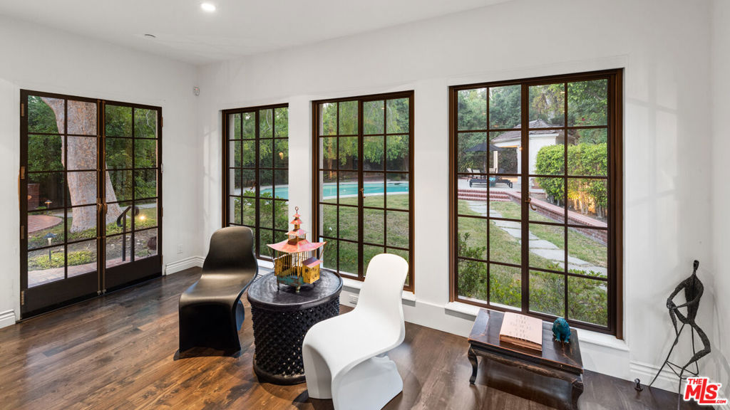 1115 N Beverly Drive