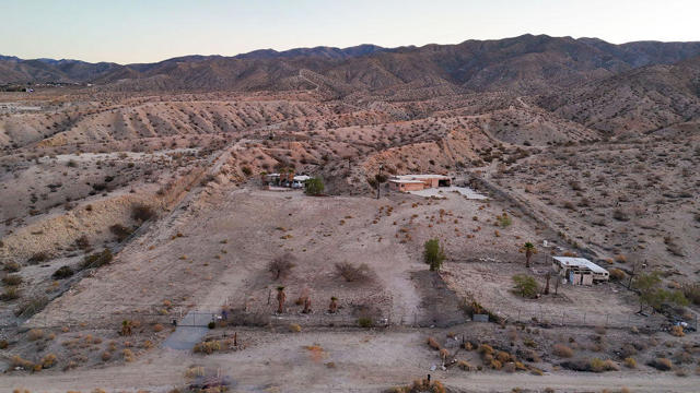 67601 Pierson Boulevard, Desert Hot Springs CA: https://media.crmls.org/mediaz/e015d97b-9943-4131-86cd-0bae603a1229.jpg
