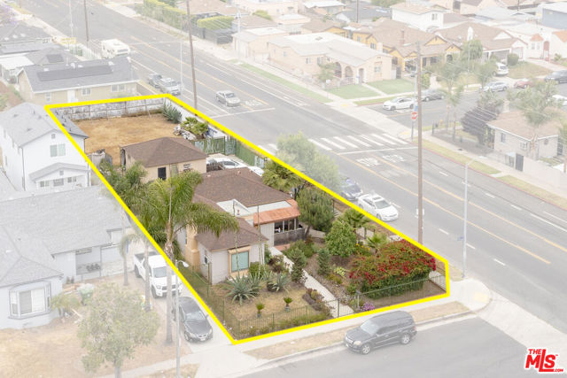 701 W 112th Street, Los Angeles CA: https://media.crmls.org/mediaz/e015fc9e-bab5-44ca-b3f7-5f62f02b82eb.jpg