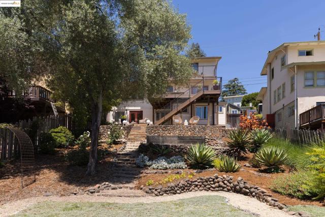 769 Santa Ray Ave, Oakland CA: https://media.crmls.org/mediaz/e01630ae-42d4-4e3e-ab2e-06e712496550.jpg