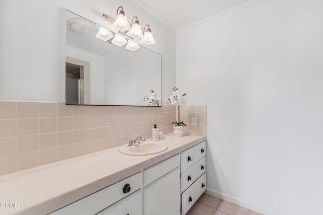 47 Grandview Circle, Camarillo CA: https://media.crmls.org/mediaz/e016492a-5947-44bb-8fba-7bcd85f64e13.jpg