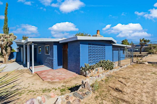 7517 Alaba Avenue, Yucca Valley CA: https://media.crmls.org/mediaz/e01693d5-bff3-49ec-9be5-7cccd7bc26b2.jpg