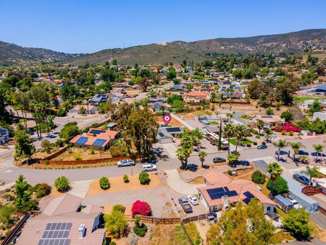 23912 Benito Way, Ramona CA: https://media.crmls.org/mediaz/e016a93c-2e97-47d5-95c3-f0326c3ce377.jpg