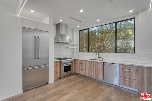 1445 1/4 N Martel Avenue, Los Angeles CA: https://media.crmls.org/mediaz/e016d346-1960-4415-9b4c-25d403dad854.jpg