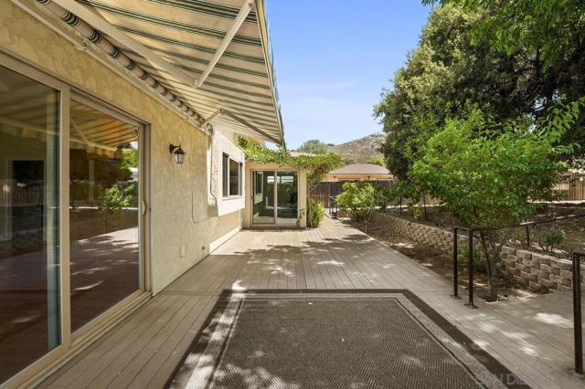 1353 Roxanne Dr, El Cajon CA: https://media.crmls.org/mediaz/e0170a44-6cf6-4f2e-b2ff-7160c5d16593.jpg