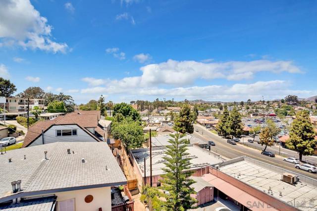 8060 Lemon Ave, La Mesa CA: https://media.crmls.org/mediaz/e0171aa8-2e61-43f5-bb0e-7a1fef23ddec.jpg