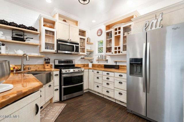 2716 Borchard Road, Newbury Park CA: https://media.crmls.org/mediaz/e01750d6-3230-4a33-a9fd-b300dd05db31.jpg