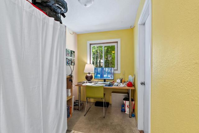 810 Cambridge Avenue, Menlo Park CA: https://media.crmls.org/mediaz/e0177eea-d247-4ba2-913f-97bfe0ee4d5a.jpg