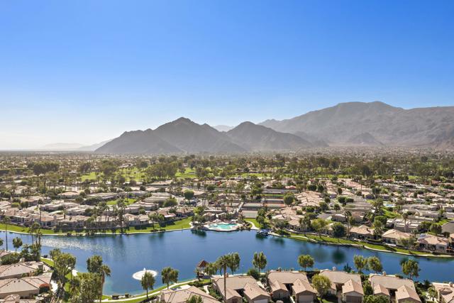 48543 Via Encanto, La Quinta CA: https://media.crmls.org/mediaz/e01798bf-7102-4458-ac7d-3f8a7833a1e6.jpg