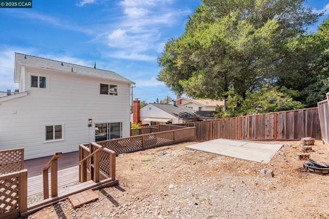 147 Covington St, Oakland CA: https://media.crmls.org/mediaz/e017fd3d-94df-4c6f-a4ae-c61b5aa2ff4d.jpg