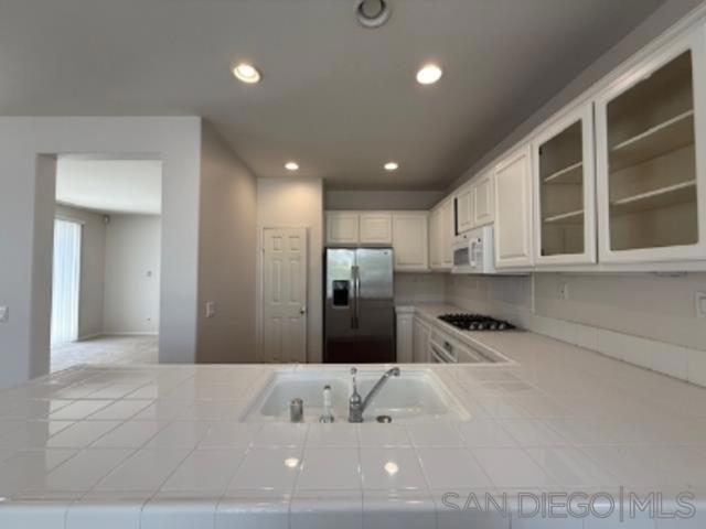 11855 Westview Parkway, San Diego CA: https://media.crmls.org/mediaz/e0181beb-b8c6-4c30-a914-bd89f174d5cc.jpg