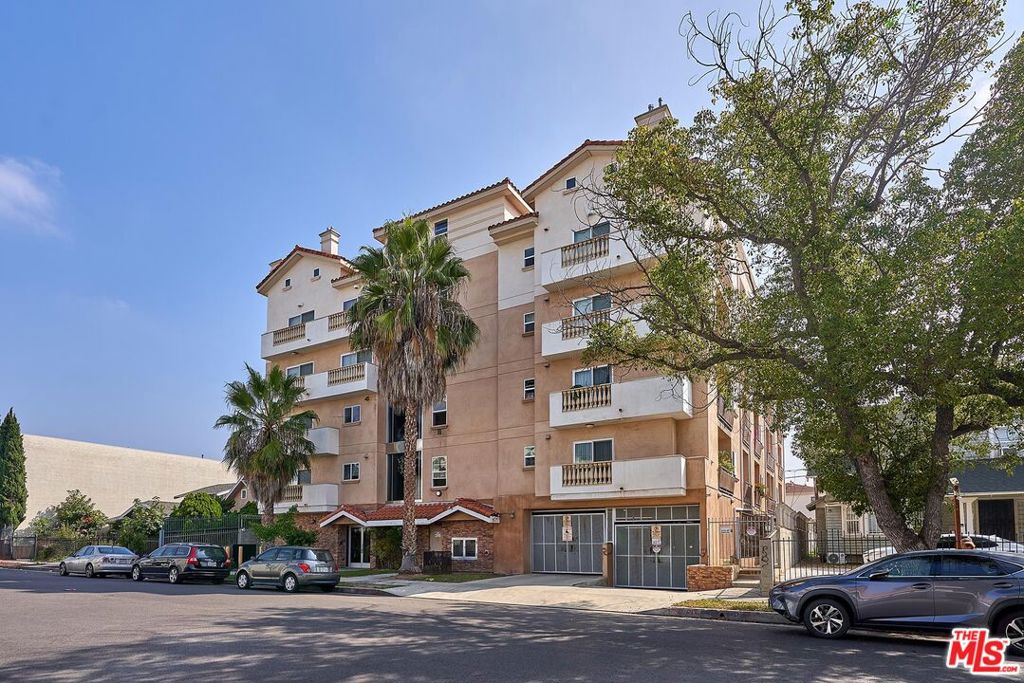 1026 S Oxford Avenue #305
