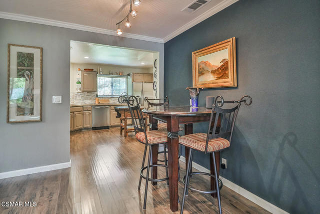 2433 Calle Narciso, Thousand Oaks CA: https://media.crmls.org/mediaz/e01a2495-387c-4aa7-8e1e-d818a2d05e26.jpg