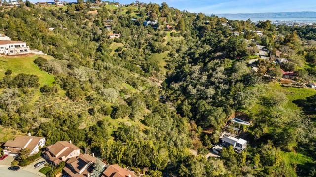 4 El Vanada Road, Redwood City CA: https://media.crmls.org/mediaz/e01a3e8e-4887-4827-a83c-230bbb5b08c5.jpg