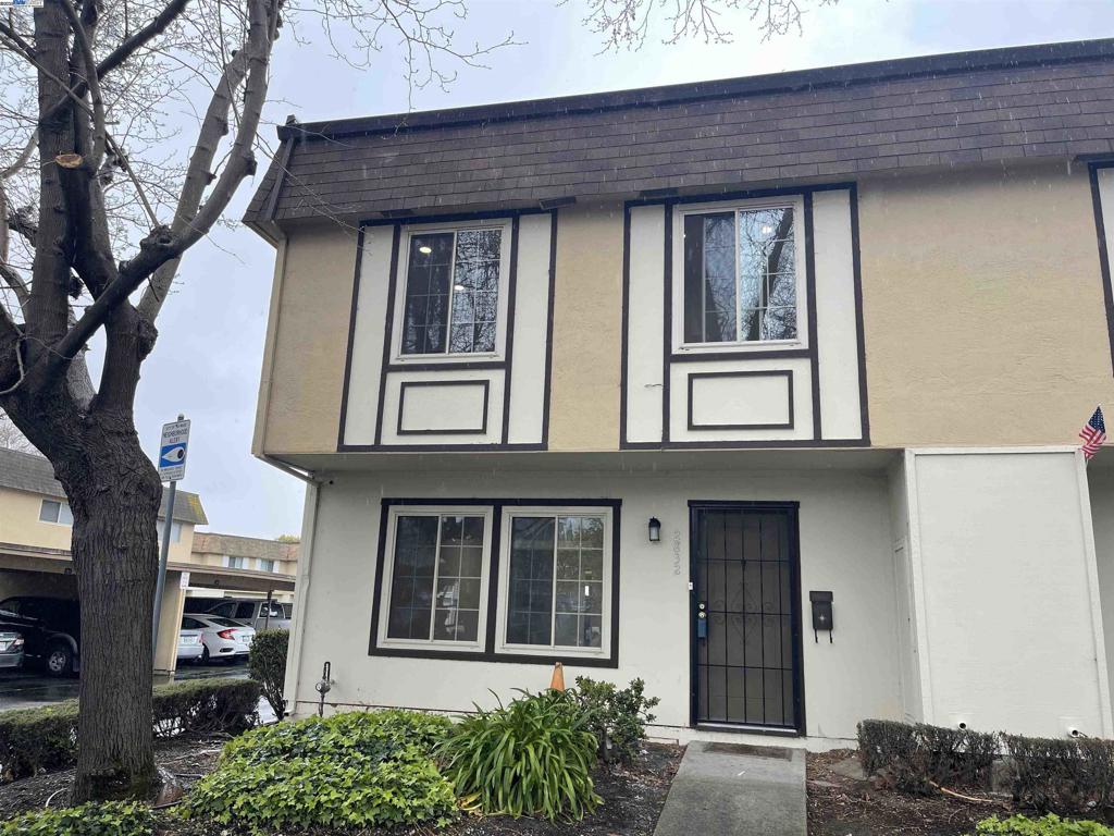 2832 Oliver Dr