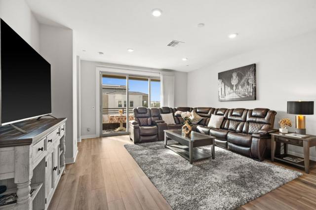202 Keeper, Irvine CA: https://media.crmls.org/mediaz/e01a8e15-2722-4dd5-b1b1-0a2e7700e427.jpg