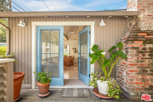 1315 N Beverly Glen Boulevard, Los Angeles CA: https://media.crmls.org/mediaz/e01ab967-71fa-46a0-84f9-80a97f5a62e5.jpg