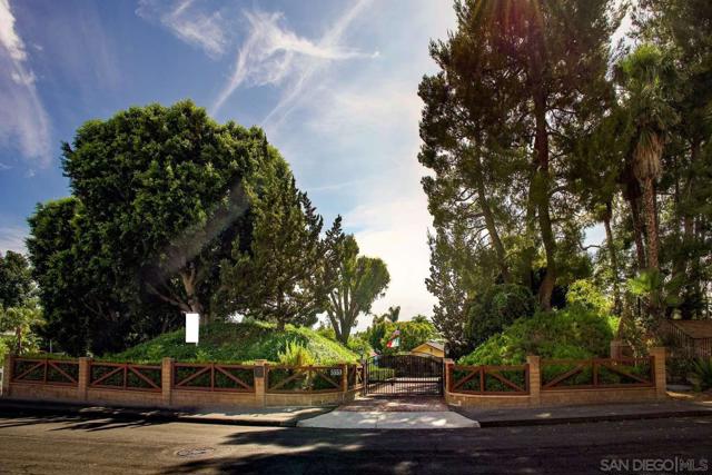 5553 Scenic View Dr, Yorba Linda CA: https://media.crmls.org/mediaz/e01ace6f-ae99-4be5-985d-d50cd9eebc62.jpg