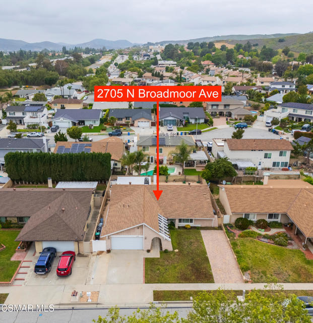 2705 N Broadmoor Avenue, Simi Valley CA: https://media.crmls.org/mediaz/e01b9f79-960d-44b9-85a8-6ce774dd2665.jpg