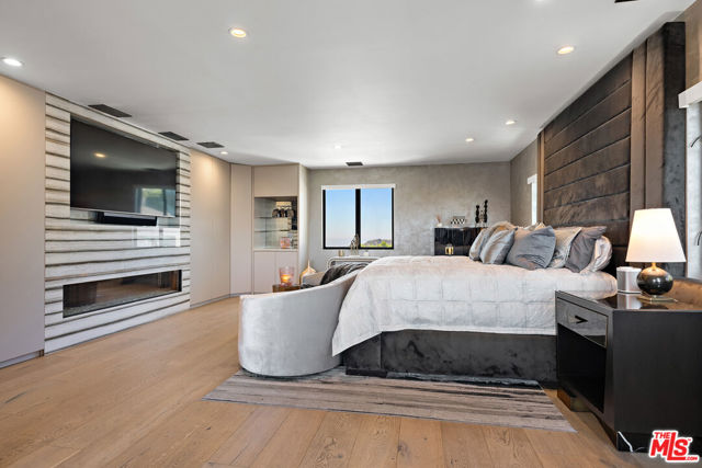 1962 Stradella Road, Los Angeles CA: https://media.crmls.org/mediaz/e01c7cbd-5756-45de-a71d-99d1fce4e4cf.jpg