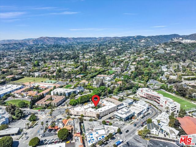 11670 W Sunset Boulevard, Los Angeles CA: https://media.crmls.org/mediaz/e01ca53a-5125-4547-b342-d6c9af09afaa.jpg