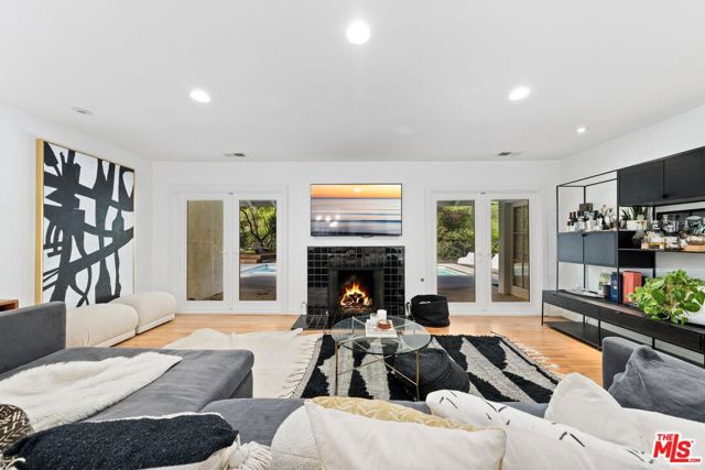 3443 Mandeville Canyon Road, Los Angeles CA: https://media.crmls.org/mediaz/e01cac93-5c5b-4eec-9ff6-8b5f4e8d3359.jpg