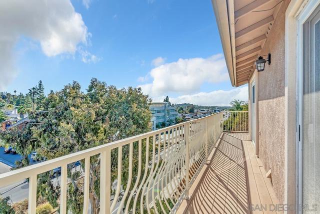 7861 Cimarron Ln, La Mesa CA: https://media.crmls.org/mediaz/e01ce3b5-b7b9-4e7c-96e4-e8c9288bebdb.jpg