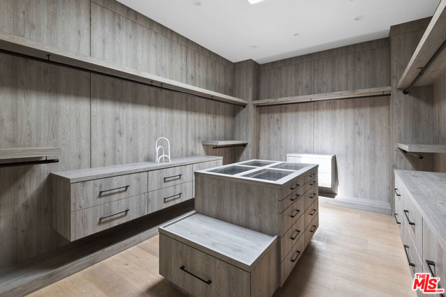 428 N La Jolla Avenue, Los Angeles CA: https://media.crmls.org/mediaz/e01cf8ac-a852-4615-9ef6-2f4b3d18d690.jpg