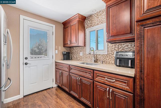 75 E Bolton Rd, Oakley CA: https://media.crmls.org/mediaz/e01d2139-4711-4351-bfd2-b896962d659a.jpg