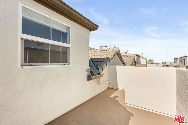 7301 W Manchester Avenue, Los Angeles CA: https://media.crmls.org/mediaz/e01e64c9-05ba-4501-b1d9-6a4edab6c917.jpg