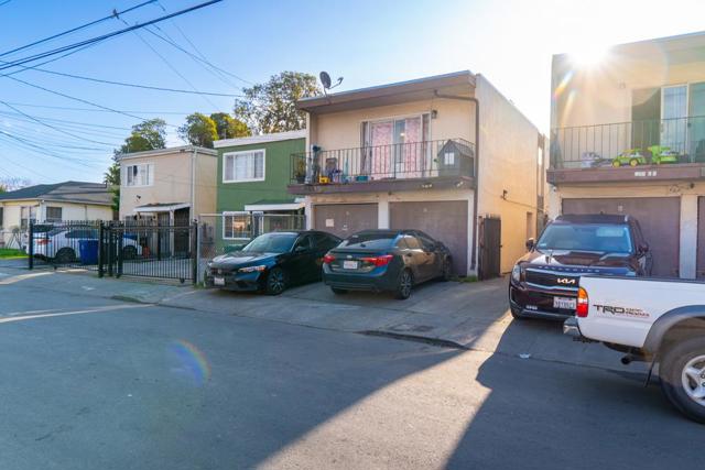 952 72nd Avenue, Oakland CA: https://media.crmls.org/mediaz/e01e7e1c-694a-4c26-a210-324c0c19f45f.jpg