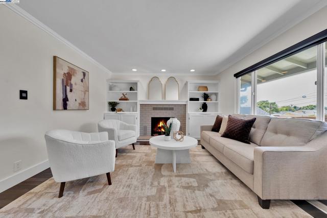 635 Janice Ave, Hayward CA: https://media.crmls.org/mediaz/e01e807e-8d99-445a-b735-c32cbd3a415c.jpg