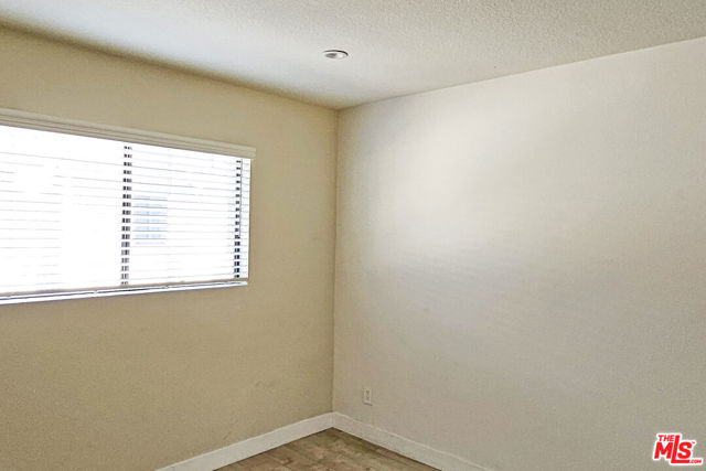 18130 Oxnard Street, Tarzana CA: https://media.crmls.org/mediaz/e01eb032-c7ee-480c-9602-82a3fb2db208.jpg