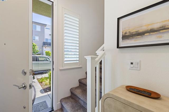 29231 Hub Ct, Hayward CA: https://media.crmls.org/mediaz/e01eebbe-9b41-4151-8051-573b0f74c320.jpg