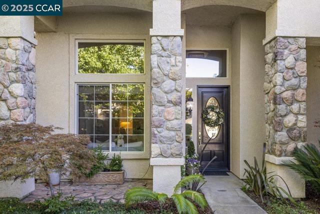 82 BEAR PLACE, Clayton CA: https://media.crmls.org/mediaz/e01eedb5-4a87-4fa1-b14f-d8d5fb722c2c.jpg