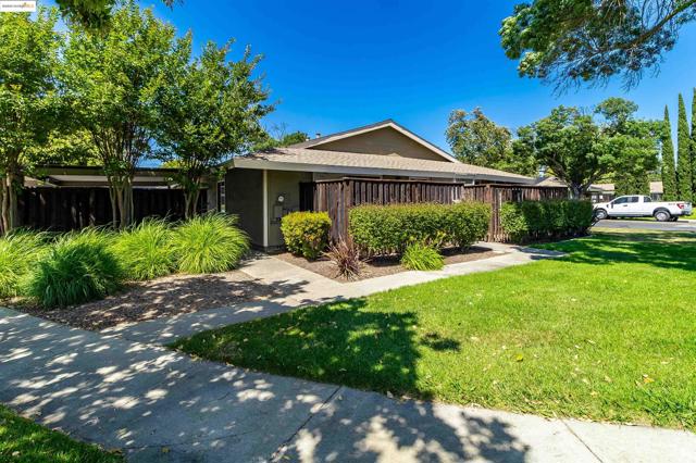 2059 Olivera Rd, Concord CA: https://media.crmls.org/mediaz/e01f045b-c98b-46ea-a1b3-f7ab7d47e47d.jpg