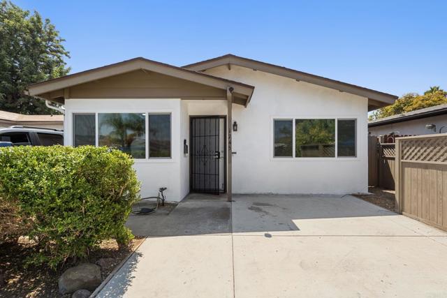 1745 Acorn St, Escondido CA: https://media.crmls.org/mediaz/e02071ec-6436-4307-939d-0a9938130482.jpg