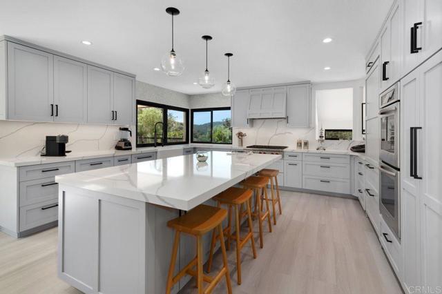 3453 Via Loma Vista, Escondido CA: https://media.crmls.org/mediaz/e02126e6-33e6-4762-8600-bf6186f66ca4.jpg