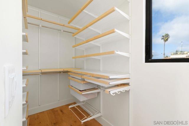 7431 Draper, La Jolla CA: https://media.crmls.org/mediaz/e021fdcd-38e0-44e6-952b-7bd6e427614c.jpg