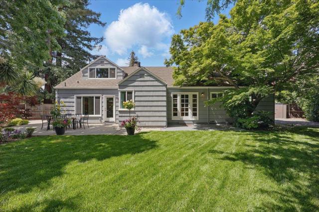 1633 Dallas Court, Los Altos CA: https://media.crmls.org/mediaz/e0228ff6-3c05-486f-8705-f5b7598b4b7b.jpg