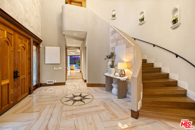 2468 Coldwater Canyon Drive, Beverly Hills CA: https://media.crmls.org/mediaz/e022d38b-3cf1-424d-80a4-a7300beb4f1f.jpg