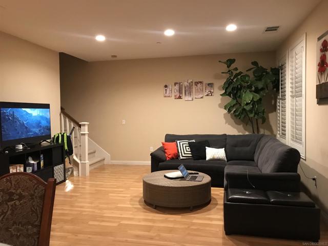10637 Golden Willow Tr, San Diego CA: https://media.crmls.org/mediaz/e022f8f5-707e-4ebb-b279-f16587d950cd.jpg
