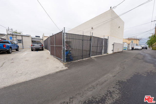 Image 2 of 4 For 2212 Burbank Boulevard