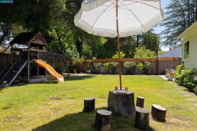 2716 W Newell Ave, Lafayette CA: https://media.crmls.org/mediaz/e023820a-bd54-494b-b454-357fa0d6cadf.jpg