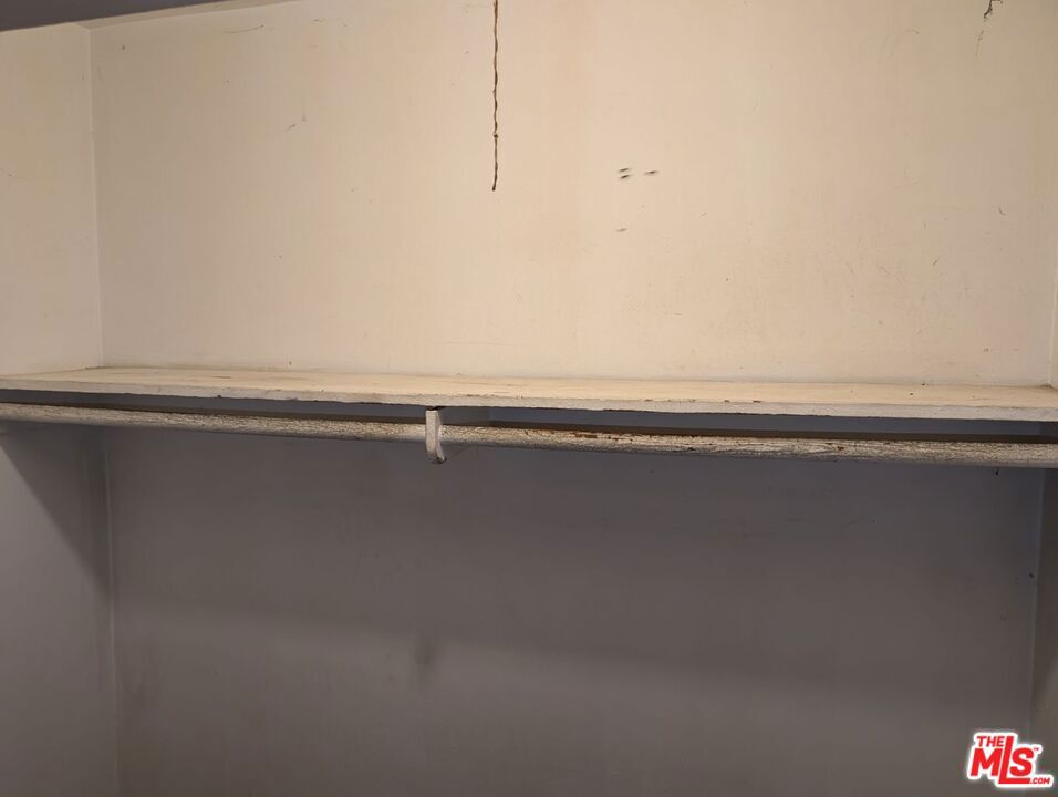 https://media.crmls.org/mediaz/e02408e4-a4d4-48e4-939e-f4ae63d48760.jpg?preset=X-Large