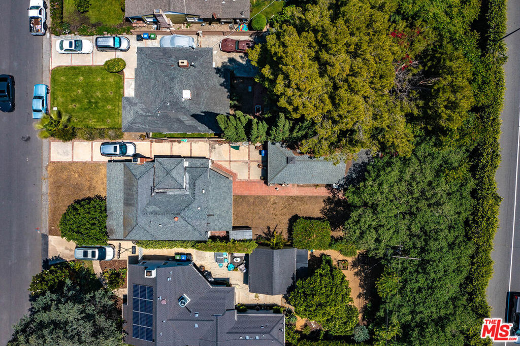 https://media.crmls.org/mediaz/e02490f0-36c7-402f-b8ec-6052ab998e59.jpg?preset=X-Large