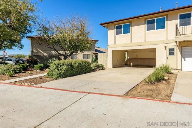 9855 Mission Greens Ct, Santee CA: https://media.crmls.org/mediaz/e025151f-108c-4af8-ac93-78019f7d5f1a.jpg