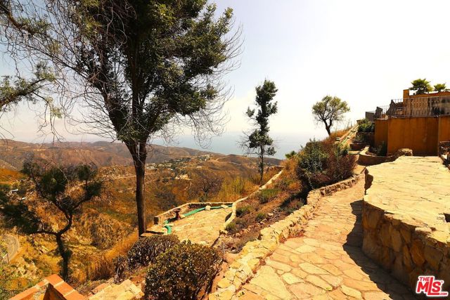 24734 W Saddle Peak Road, Malibu CA: https://media.crmls.org/mediaz/e0254f51-2c0f-470a-9c2f-977e403091ff.jpg