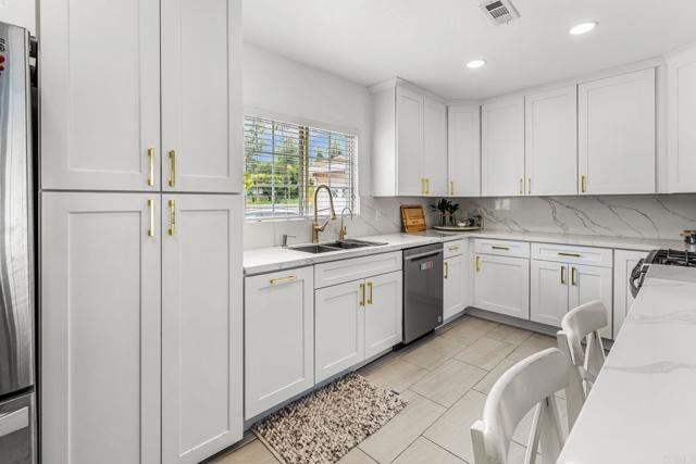 5851 Jackson Dr, La Mesa CA: https://media.crmls.org/mediaz/e025553c-b96b-4615-8082-692ff512889e.jpg